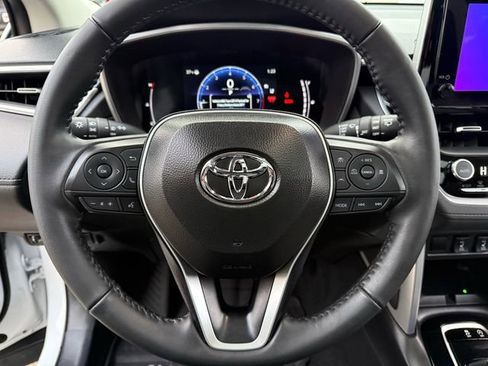 Certified 2025 Toyota Corolla Cross XLE image 13