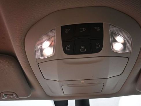 Used 2024 Chrysler Pacifica Touring-L FWD image 29