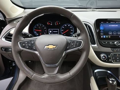 Used 2020 Chevrolet Malibu LT w/ Leather Package FWD image 6