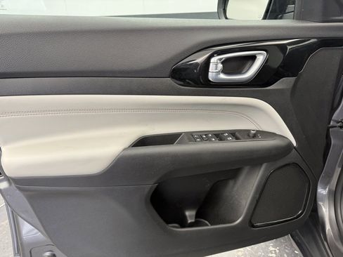 Used 2022 Jeep Compass Limited image 24