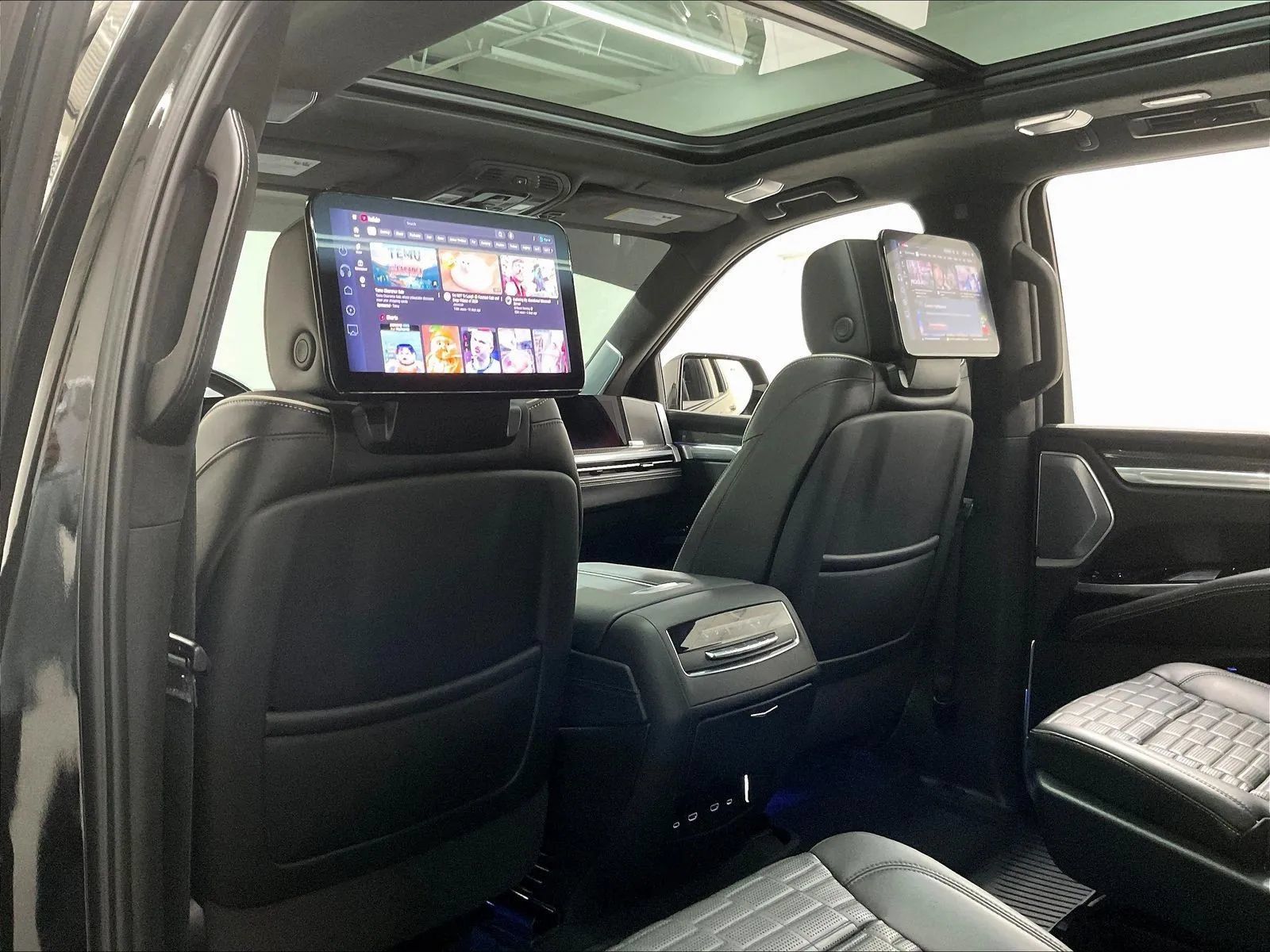 Used 2025 Cadillac Escalade V AWD/4WD image 45