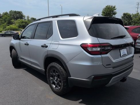 Used 2025 Honda Pilot TrailSport image 3