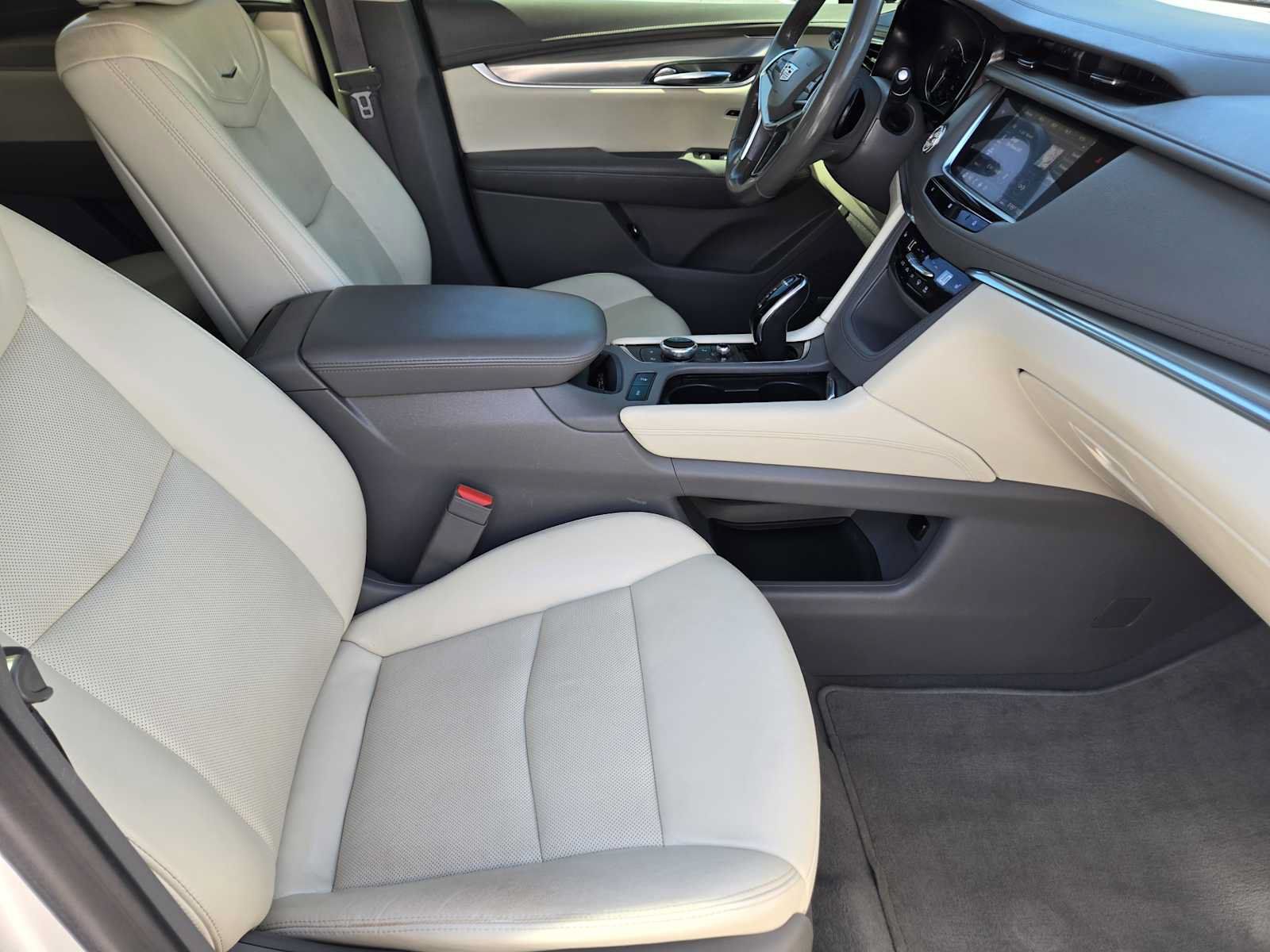 Used 2020 Cadillac XT5 Premium Luxury AWD/4WD image 15