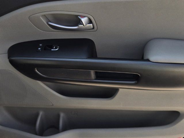 Used 2017 Kia Sedona LX w/ LX Essentials Premium Package FWD image 7
