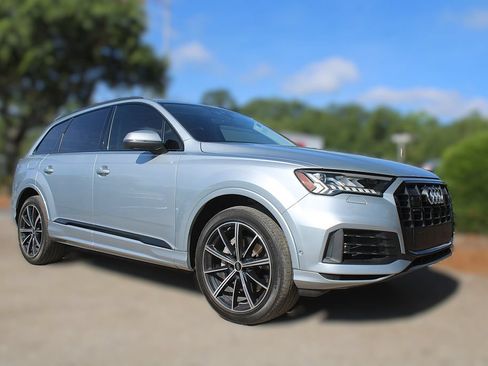 Used 2023 Audi Q7 3.0T Premium Plus w/ Premium Plus Package AWD/4WD image 3