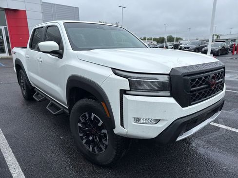 Used 2023 Nissan Frontier PRO-4X w/ Technology Package AWD/4WD image 3
