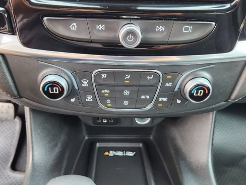 Used 2023 Chevrolet Traverse LT FWD image 18