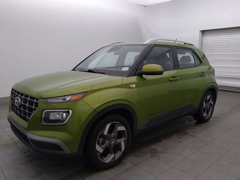 Used 2023 Hyundai Venue SEL FWD image 2