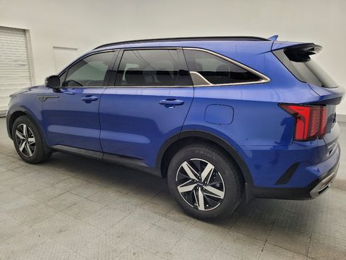 Used 2023 Kia Sorento S w/ Panoramic Sunroof Package FWD image 3