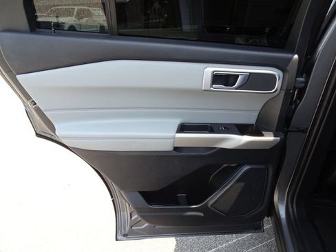 Used 2022 Ford Explorer XLT w/ Equipment Group 202A RWD image 15