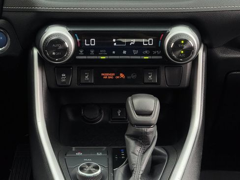 Used 2022 Toyota RAV4 XLE w/ Convenience Package AWD/4WD image 15