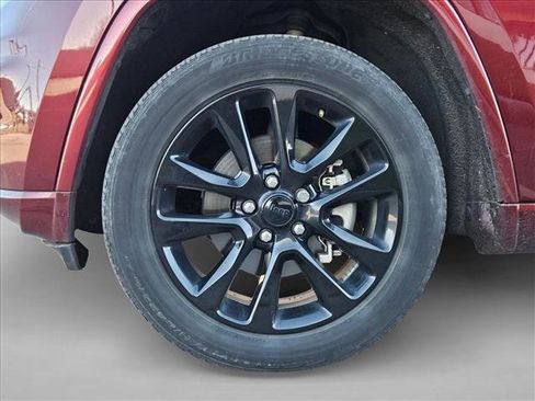 Used 2018 Jeep Grand Cherokee Altitude image 23
