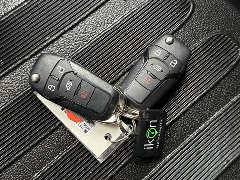 Used 2023 Ford Transit 350 XLT image 32