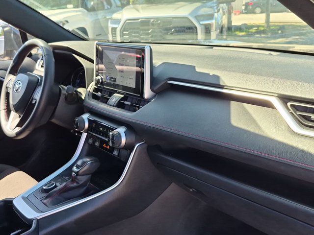 Used 2025 Toyota RAV4 SE AWD/4WD image 19