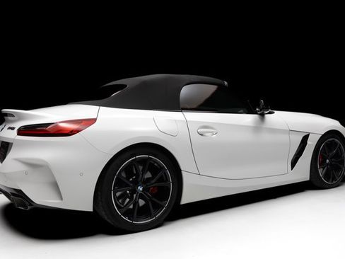 Used 2025 BMW Z4 M40i w/ Edition image 4