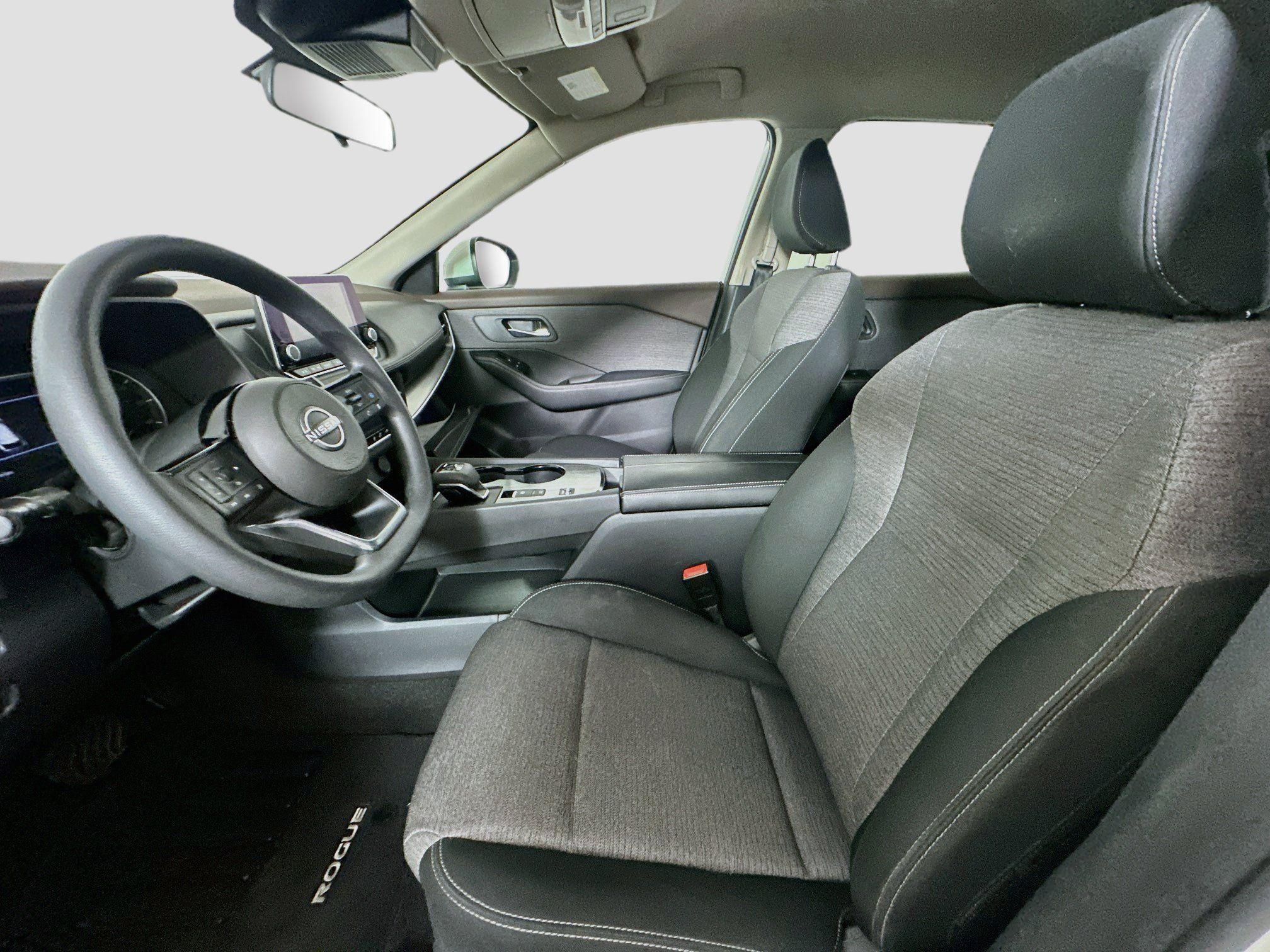 Used 2023 Nissan Rogue SV FWD image 13