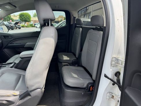 Used 2015 Chevrolet Colorado W/T RWD image 9