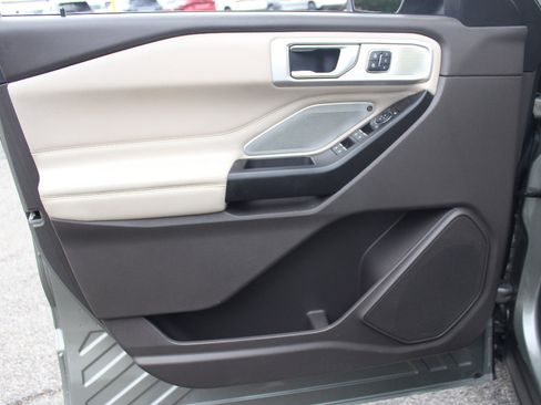 Used 2020 Ford Explorer Platinum w/ Premium Technology Package image 9