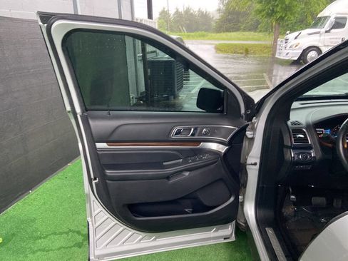 Used 2019 Ford Explorer Limited w/ Ford Safe & Smart Package FWD image 32
