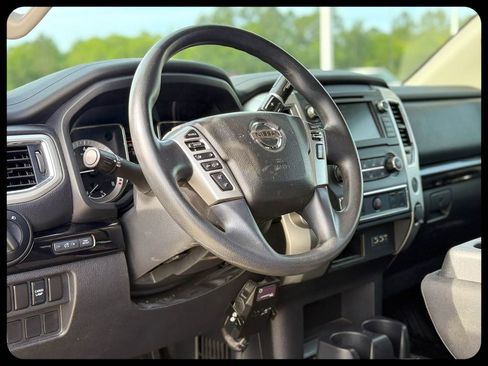Used 2019 Nissan Titan SV RWD image 17