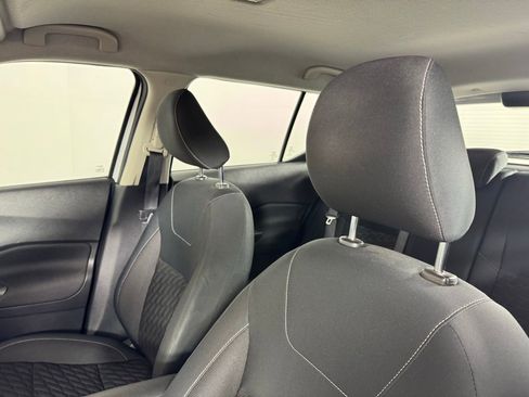 Used 2021 Nissan Kicks S image 9