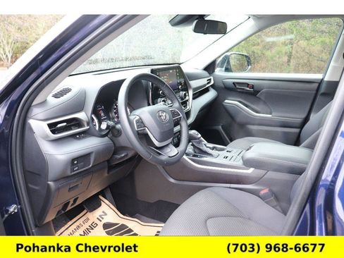Used 2022 Toyota Highlander LE image 23