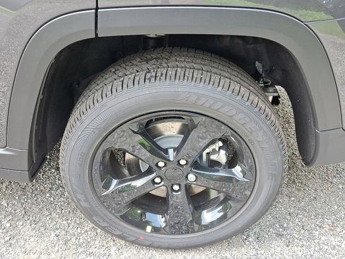 New 2025 Jeep Grand Cherokee L Altitude image 5