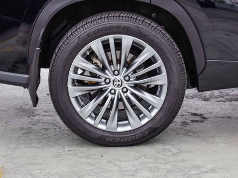 Used 2023 Toyota Highlander Platinum AWD/4WD image 12