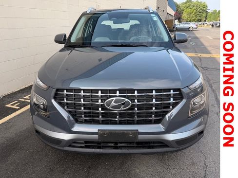 Used 2023 Hyundai Venue SEL FWD image 3