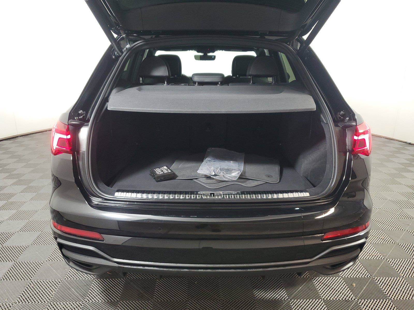 Used 2024 Audi Q3 2.0T Premium AWD/4WD image 9