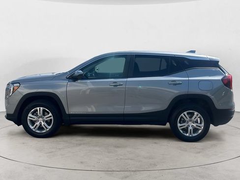 Used 2024 GMC Terrain SLE AWD/4WD image 2