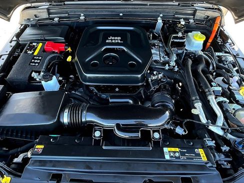 Used 2022 Jeep Wrangler Unlimited Sahara image 9