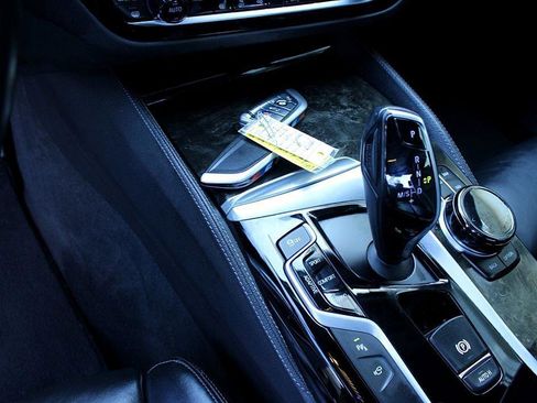 Used 2018 BMW M550i xDrive M550i xDrive image 10