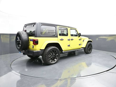 Used 2023 Jeep Wrangler Unlimited Sahara w/ Cold Weather Group AWD/4WD image 5