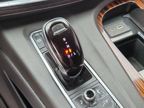 Used 2021 Cadillac Escalade Premium Luxury AWD/4WD image 31