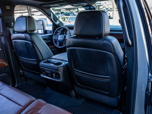 Used 2024 GMC Sierra 3500 Denali Ultimate image 30