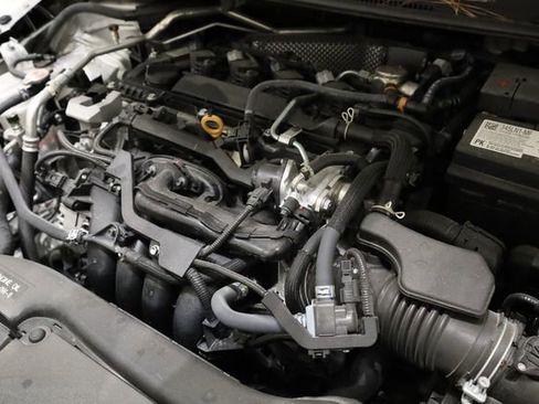 Used 2025 Toyota Corolla SE image 11