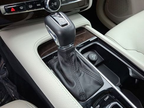 Used 2017 Volvo XC90 T6 Momentum w/ Vision Package image 17