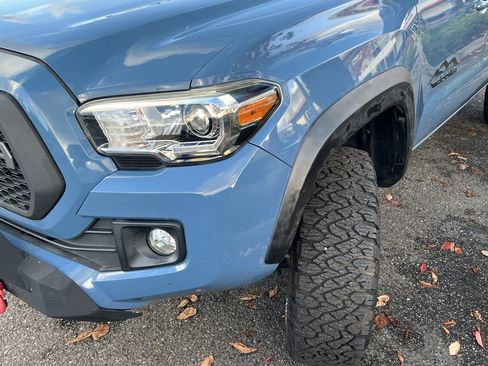 Used 2019 Toyota Tacoma TRD Off-Road image 3