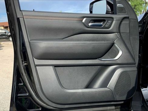 New 2025 Nissan Armada Platinum Reserve image 10