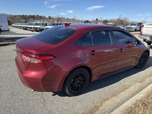 Used 2022 Toyota Corolla LE image 10