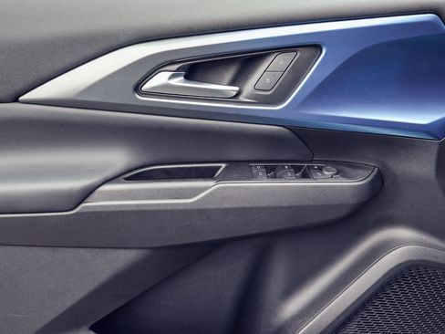 Used 2024 Chevrolet Equinox EV LT image 12