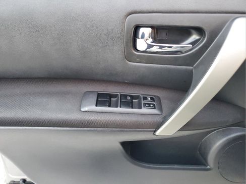 Used 2015 Nissan Rogue S w/ Convenience Package FWD image 11