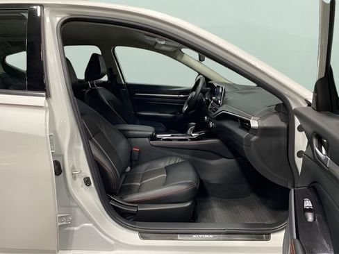 Certified 2025 Nissan Altima 2.5 SR FWD image 30