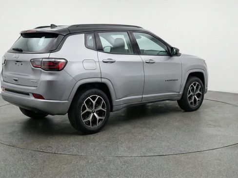 Used 2025 Jeep Compass Limited AWD/4WD image 9