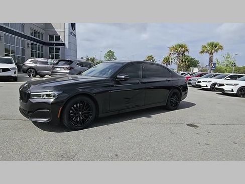 Used 2022 BMW 740i w/ Premium Package RWD image 37