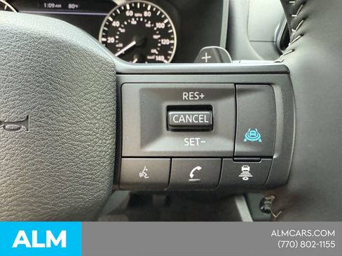 Used 2025 Nissan Rogue SV FWD image 17