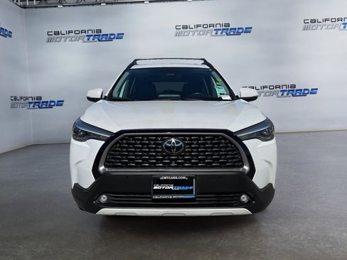 Used 2023 Toyota Corolla Cross XLE w/ Convenience Package image 2