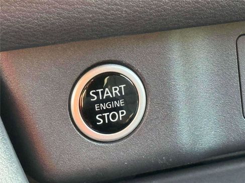 Used 2023 Nissan Rogue SV image 32