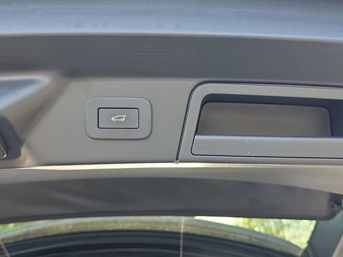 Certified 2025 Land Rover Range Rover Velar Dynamic SE AWD/4WD image 16